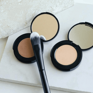 makeup brush with concealers