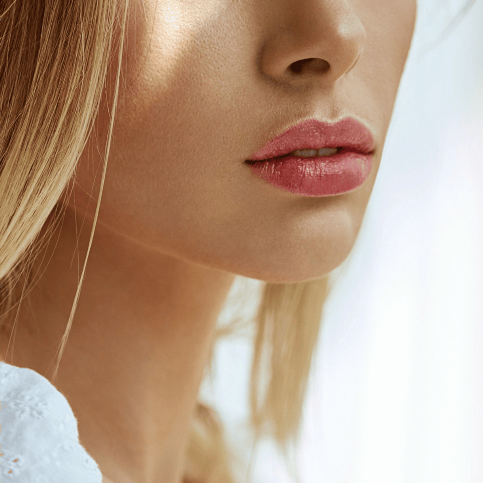 couleur caramel lipgloss on woman