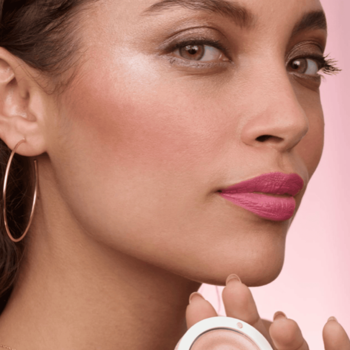 highlighter magic touch on woman